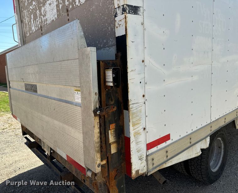 image for item MU9845 1997 Ford E350 box truck