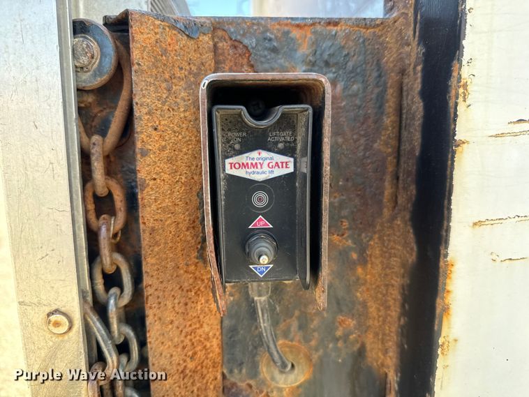 image for item MU9845 1997 Ford E350 box truck