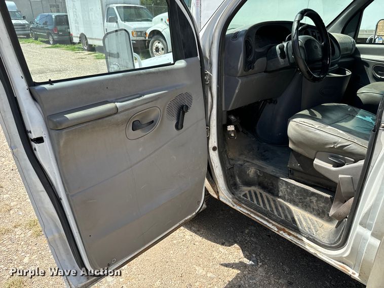 image for item MU9845 1997 Ford E350 box truck
