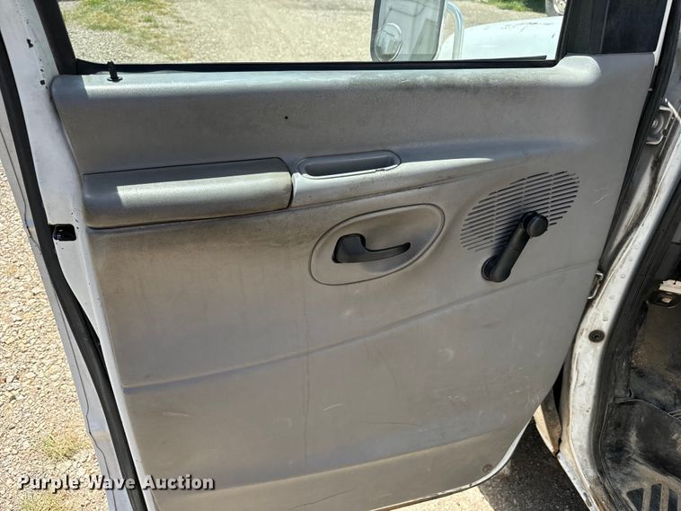 image for item MU9845 1997 Ford E350 box truck