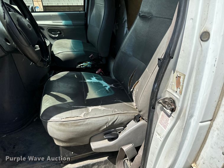 image for item MU9845 1997 Ford E350 box truck