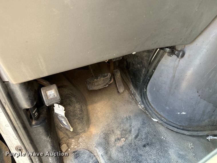 image for item MU9845 1997 Ford E350 box truck