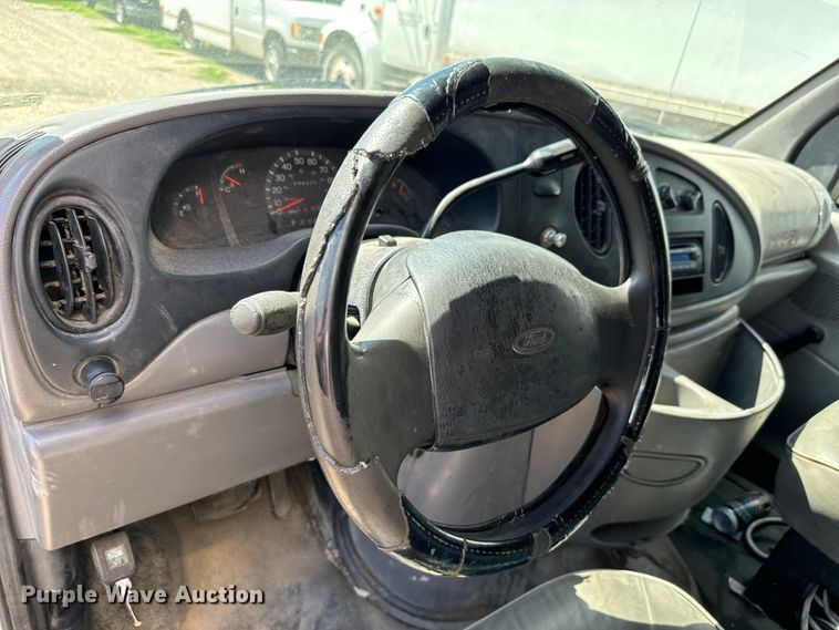 image for item MU9845 1997 Ford E350 box truck