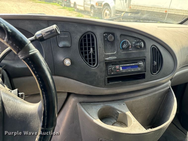 image for item MU9845 1997 Ford E350 box truck