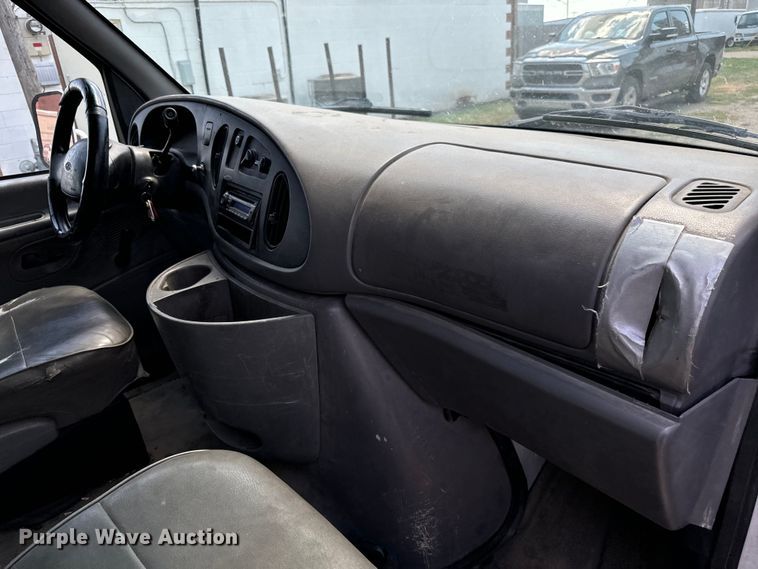 image for item MU9845 1997 Ford E350 box truck