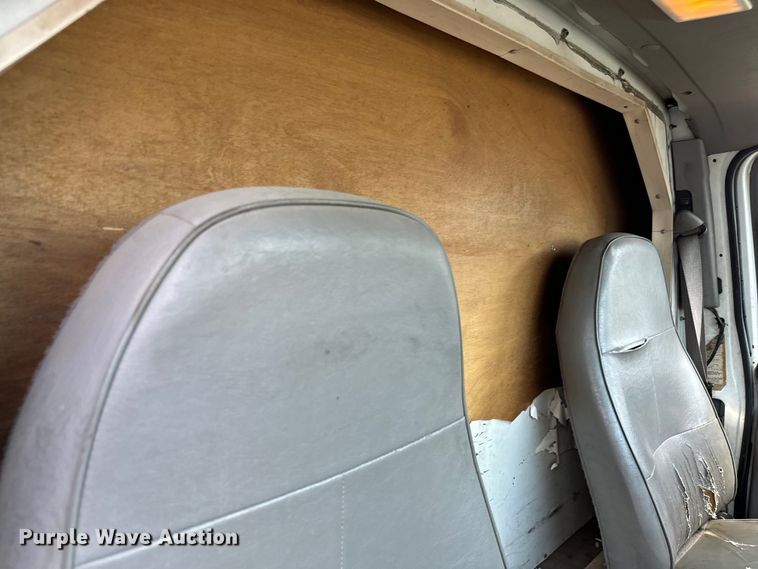 image for item MU9845 1997 Ford E350 box truck