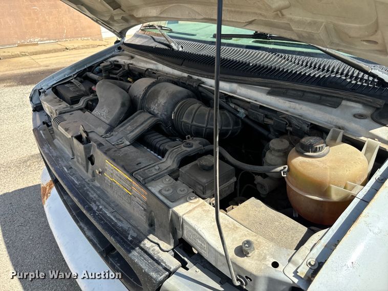 image for item MU9845 1997 Ford E350 box truck