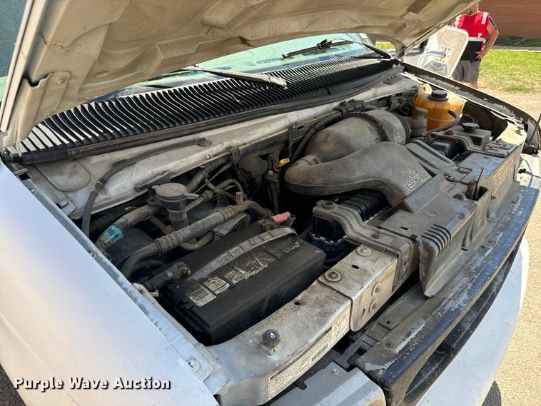 image for item MU9845 1997 Ford E350 box truck