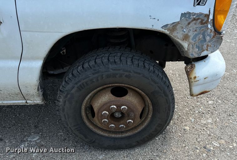 image for item MU9845 1997 Ford E350 box truck