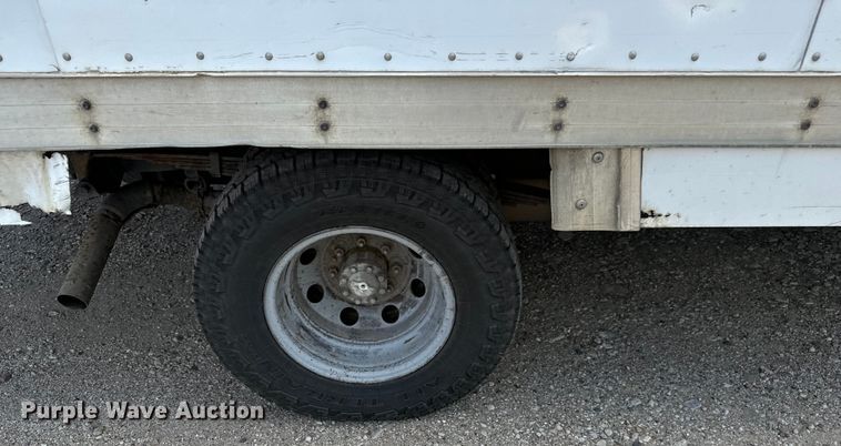 image for item MU9845 1997 Ford E350 box truck