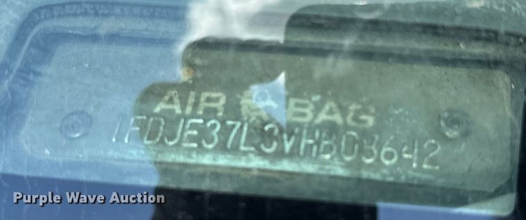 image for item MU9845 1997 Ford E350 box truck