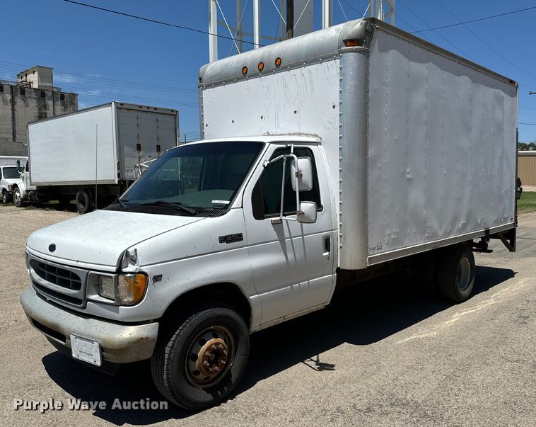 image for item MU9846 2000 Ford  E350 Super Duty box truck