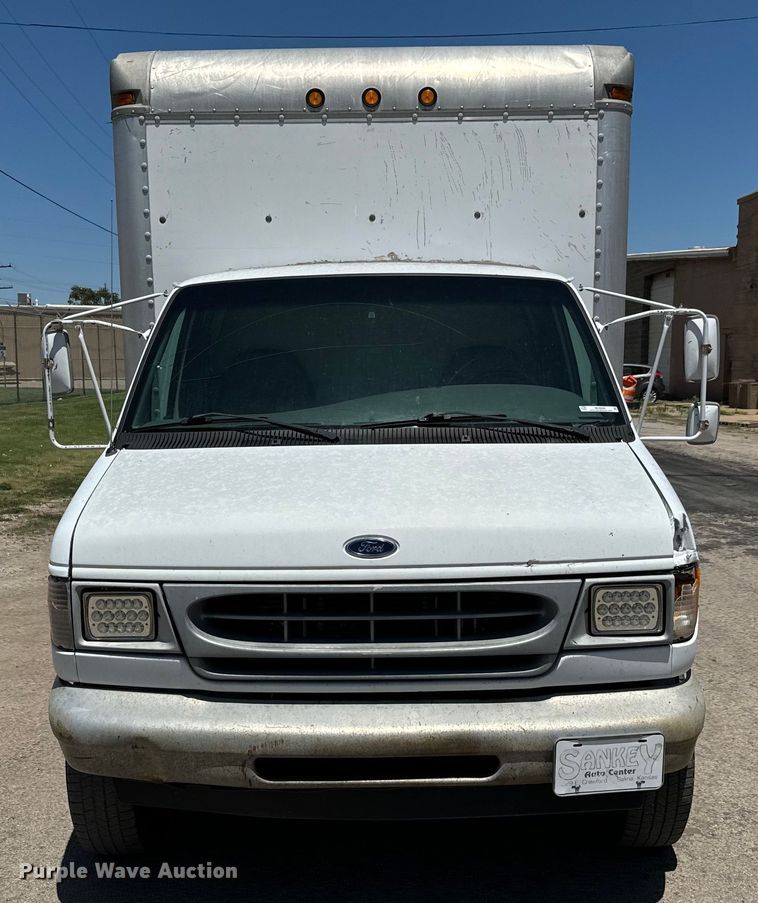 image for item MU9846 2000 Ford  E350 Super Duty box truck