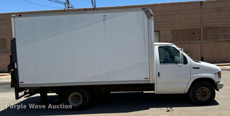 image for item MU9846 2000 Ford  E350 Super Duty box truck