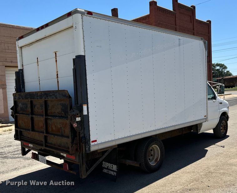 image for item MU9846 2000 Ford  E350 Super Duty box truck