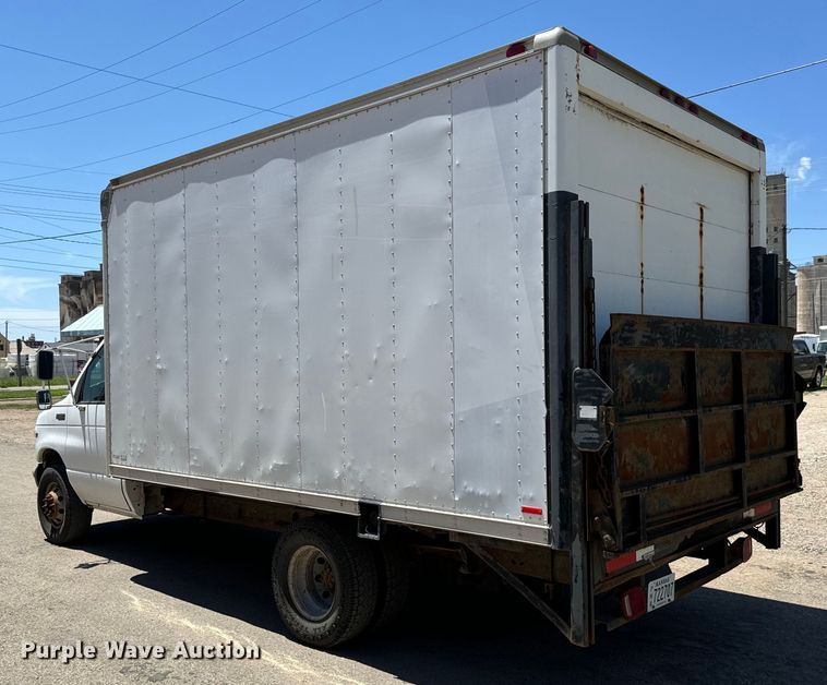image for item MU9846 2000 Ford  E350 Super Duty box truck