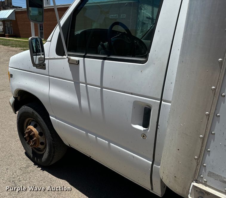 image for item MU9846 2000 Ford  E350 Super Duty box truck
