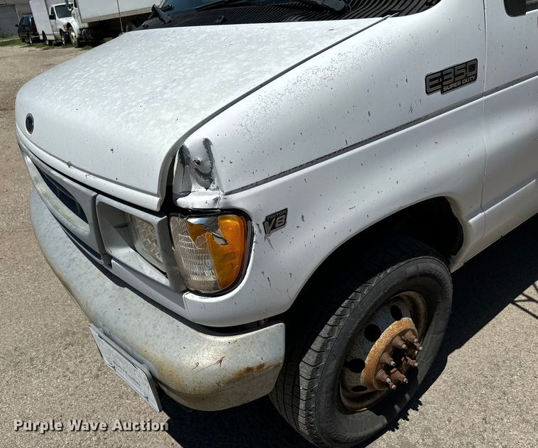 image for item MU9846 2000 Ford  E350 Super Duty box truck