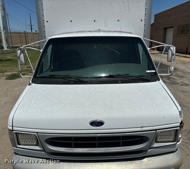 image for item MU9846 2000 Ford  E350 Super Duty box truck