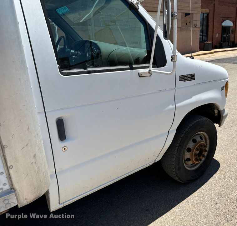 image for item MU9846 2000 Ford  E350 Super Duty box truck