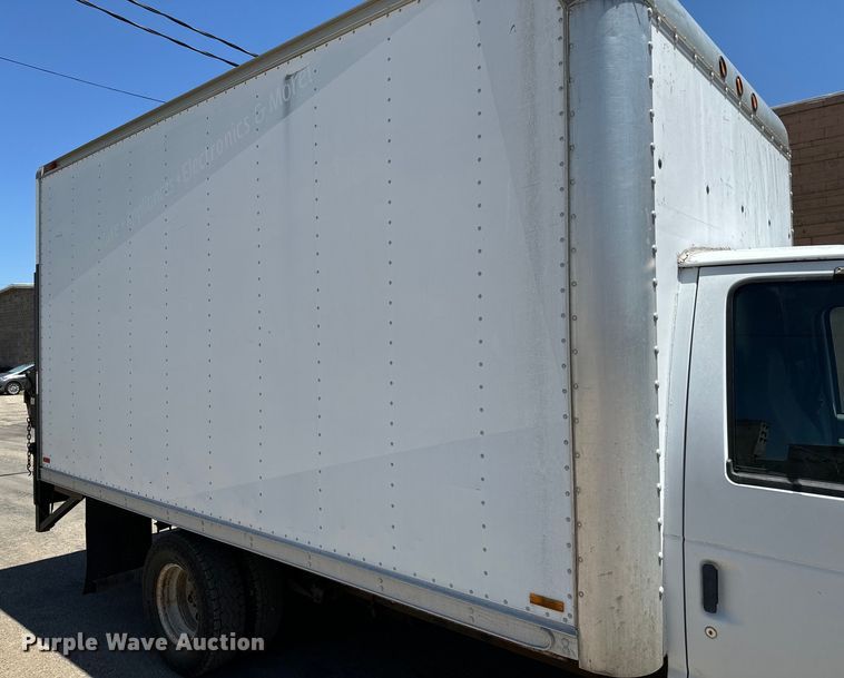 image for item MU9846 2000 Ford  E350 Super Duty box truck