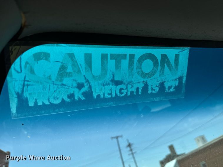 image for item MU9846 2000 Ford  E350 Super Duty box truck