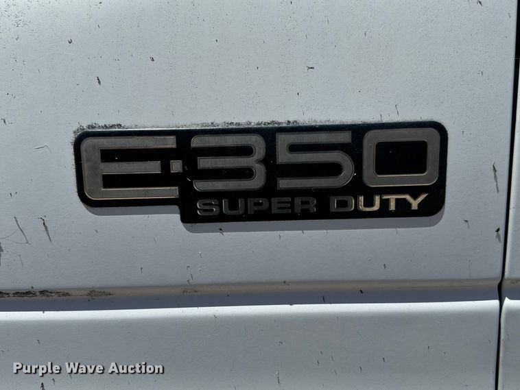 image for item MU9846 2000 Ford  E350 Super Duty box truck