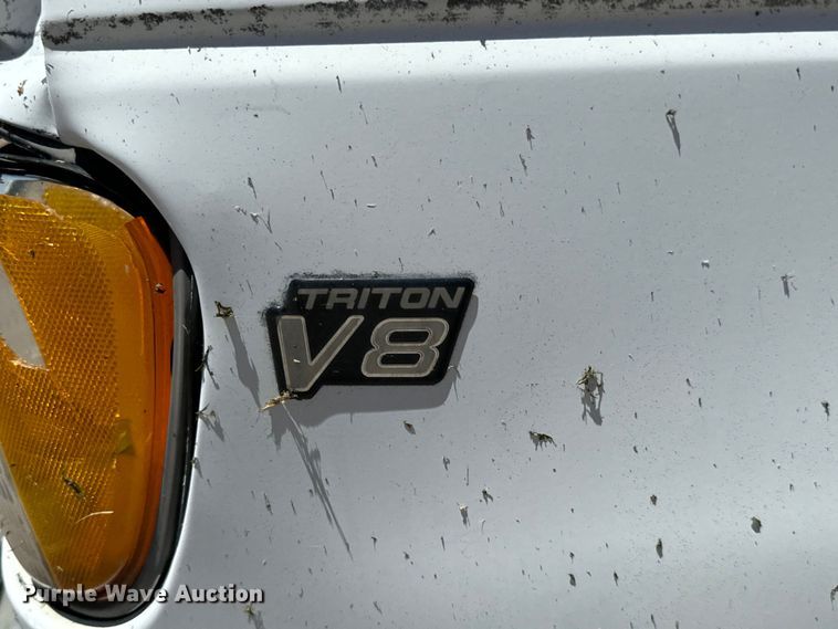 image for item MU9846 2000 Ford  E350 Super Duty box truck