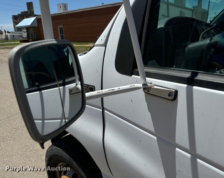 image for item MU9846 2000 Ford  E350 Super Duty box truck