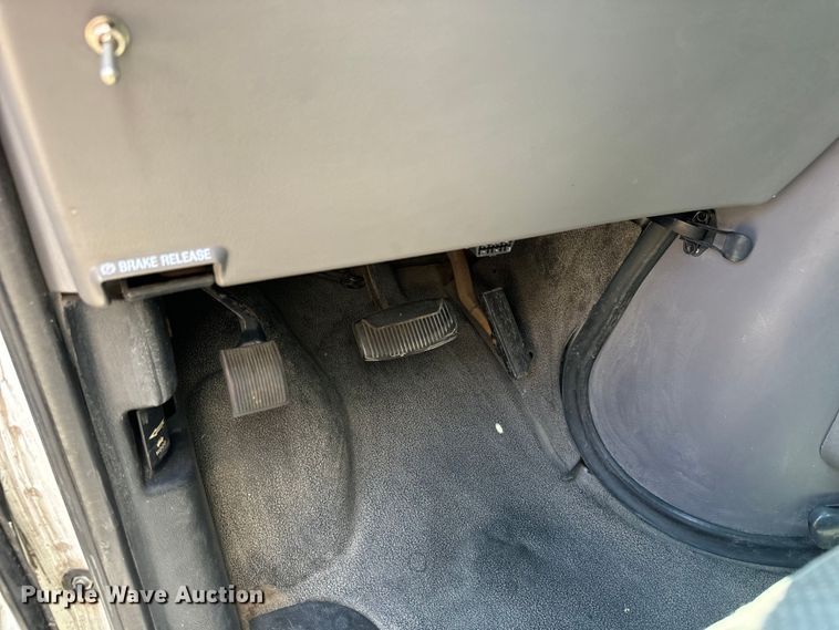 image for item MU9846 2000 Ford  E350 Super Duty box truck