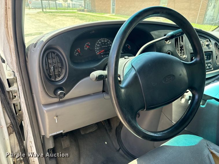 image for item MU9846 2000 Ford  E350 Super Duty box truck