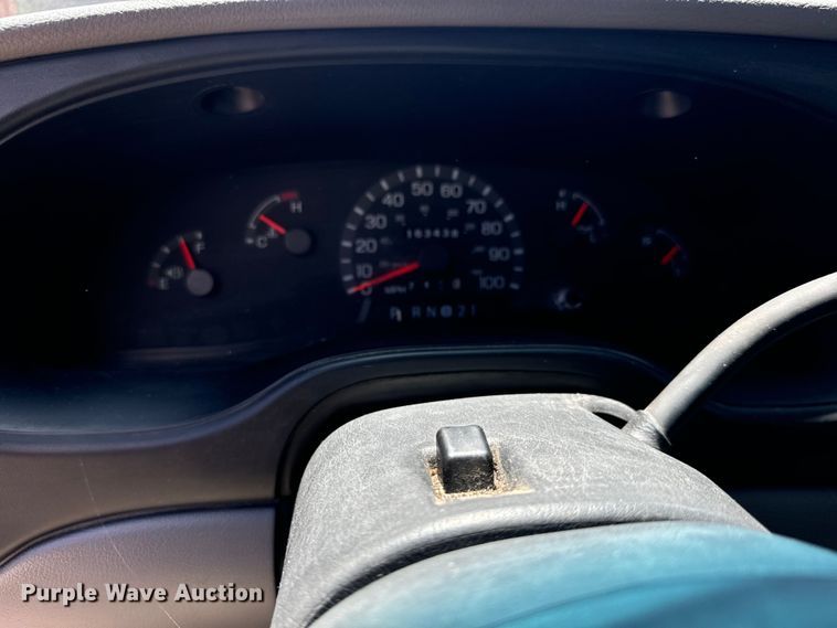 image for item MU9846 2000 Ford  E350 Super Duty box truck