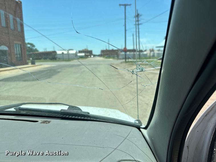 image for item MU9846 2000 Ford  E350 Super Duty box truck