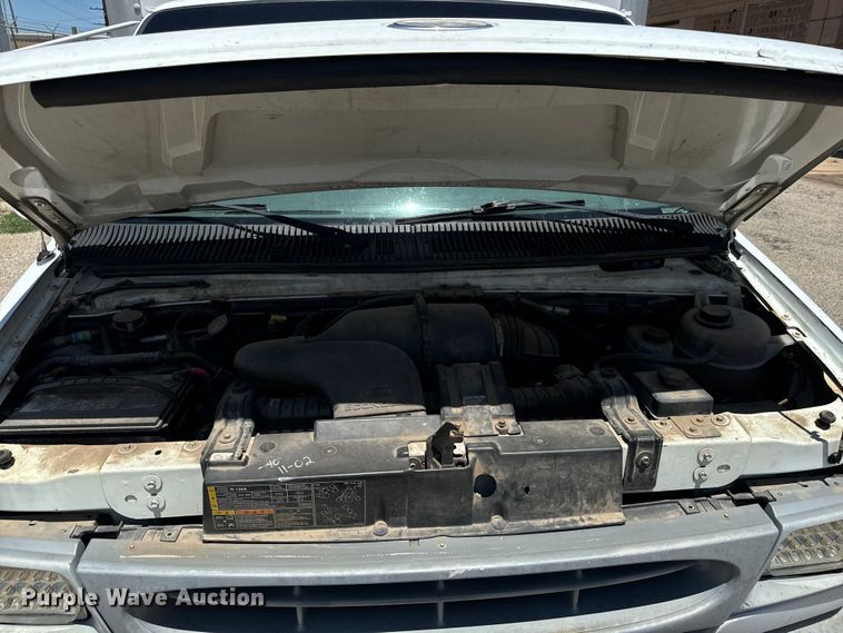 image for item MU9846 2000 Ford  E350 Super Duty box truck