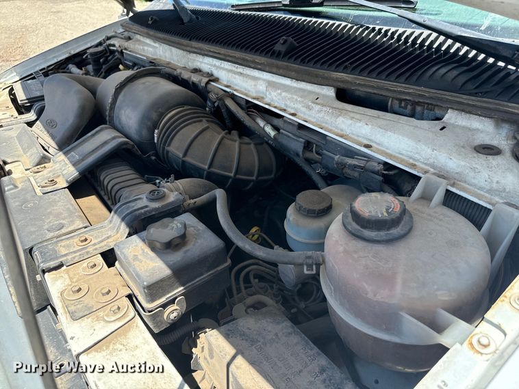 image for item MU9846 2000 Ford  E350 Super Duty box truck