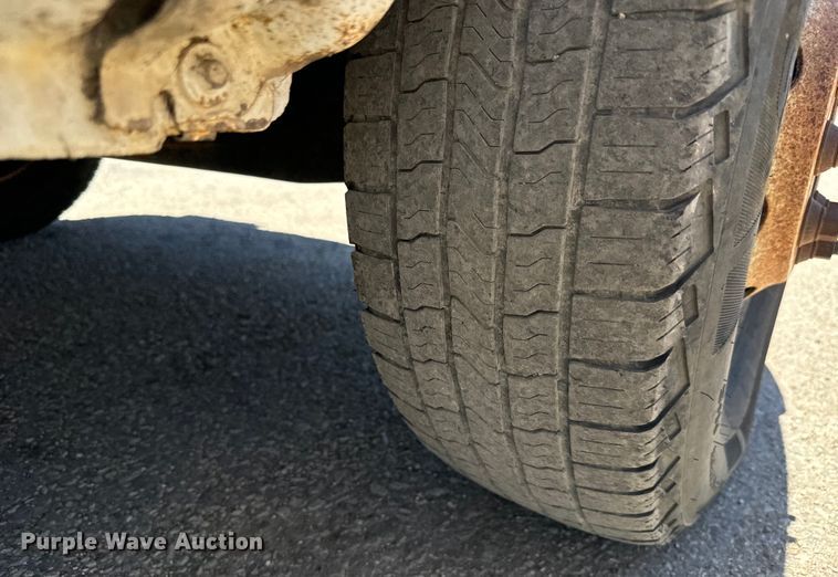 image for item MU9846 2000 Ford  E350 Super Duty box truck