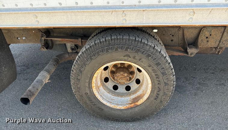 image for item MU9846 2000 Ford  E350 Super Duty box truck