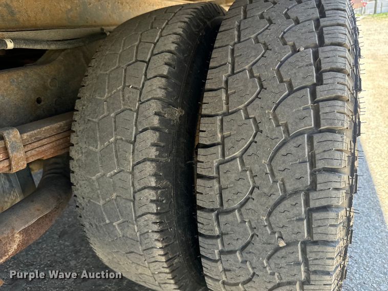 image for item MU9846 2000 Ford  E350 Super Duty box truck