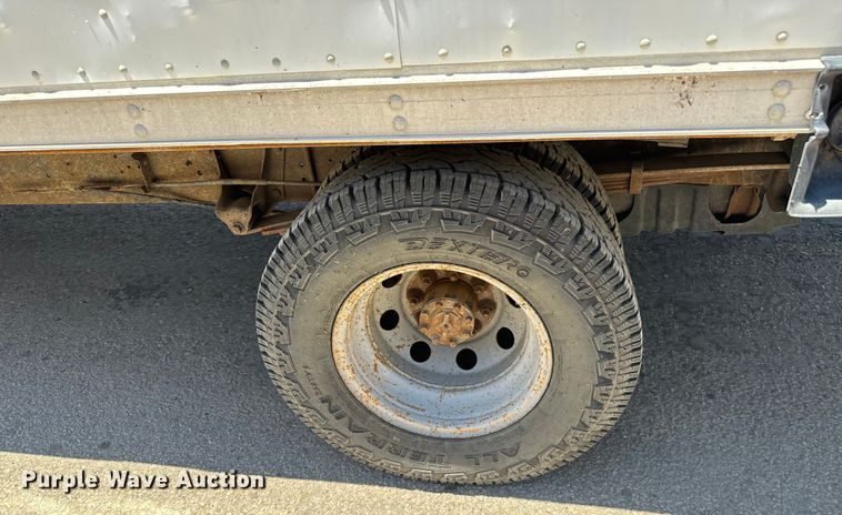 image for item MU9846 2000 Ford  E350 Super Duty box truck