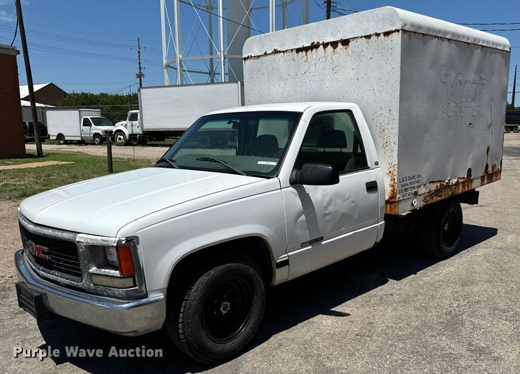 image for item MU9847 1998 GMC  Sierra 1500 box truck