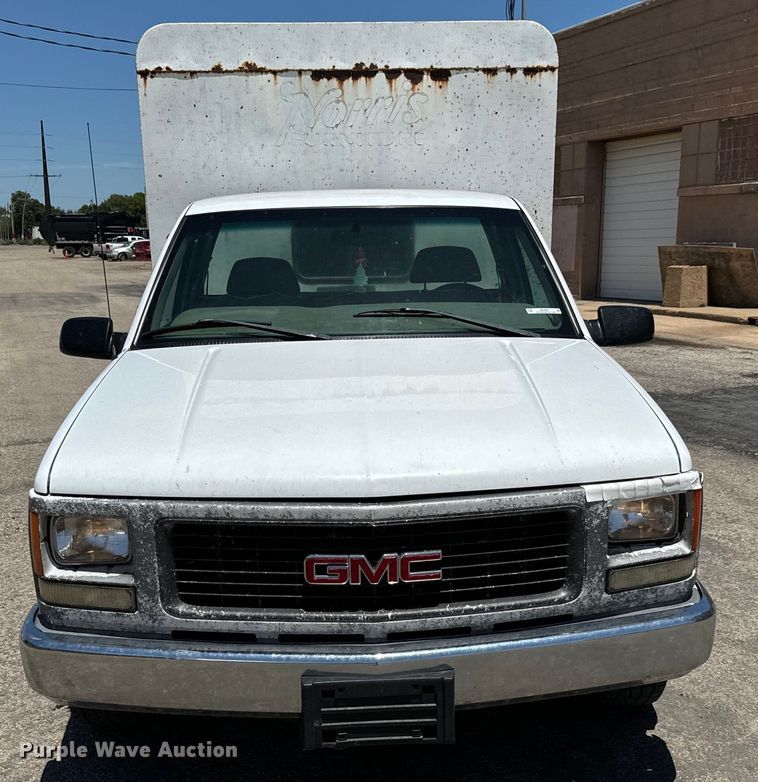 image for item MU9847 1998 GMC  Sierra 1500 box truck