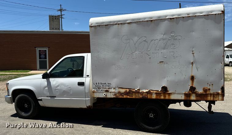 image for item MU9847 1998 GMC  Sierra 1500 box truck
