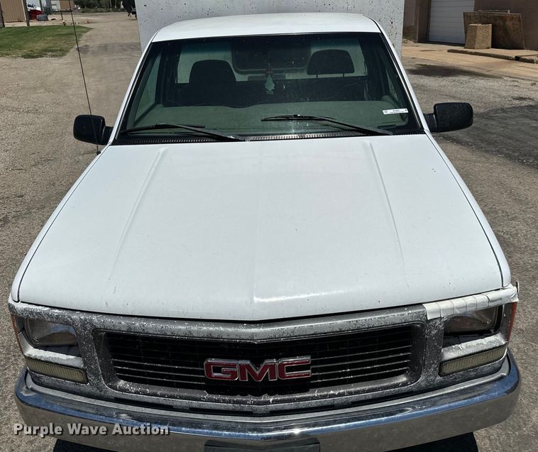 image for item MU9847 1998 GMC  Sierra 1500 box truck