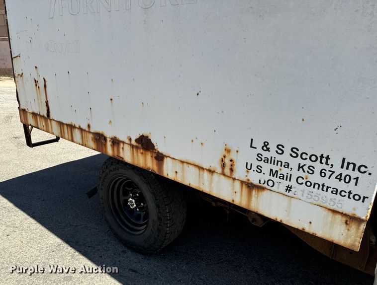 image for item MU9847 1998 GMC  Sierra 1500 box truck