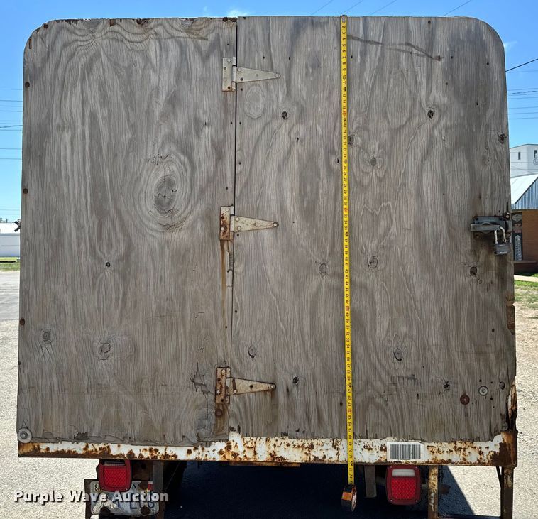 image for item MU9847 1998 GMC  Sierra 1500 box truck