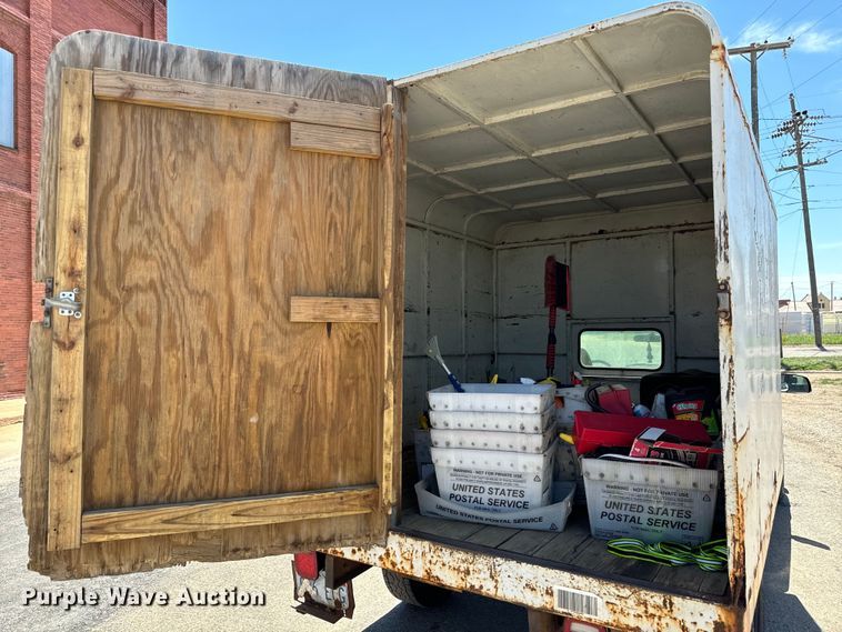 image for item MU9847 1998 GMC  Sierra 1500 box truck