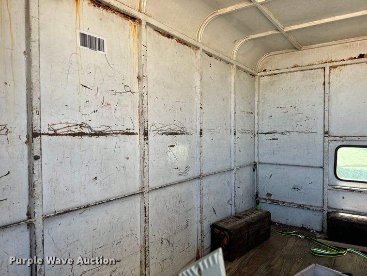 image for item MU9847 1998 GMC  Sierra 1500 box truck