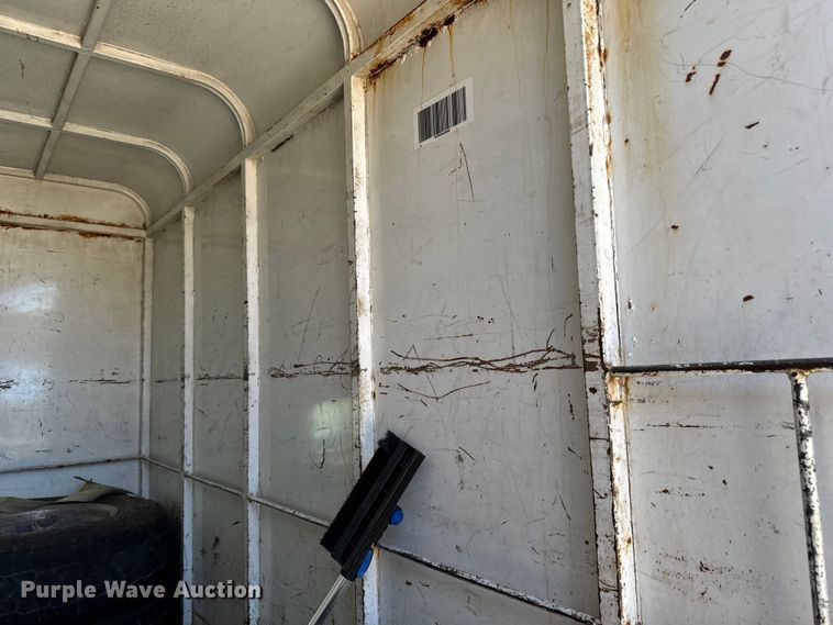 image for item MU9847 1998 GMC  Sierra 1500 box truck