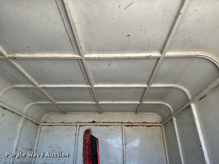 image for item MU9847 1998 GMC  Sierra 1500 box truck