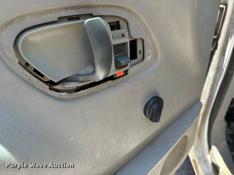 image for item MU9847 1998 GMC  Sierra 1500 box truck